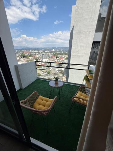 Terraza/balcón, Modern apartment in the heart of Zone 4 in Zona 4