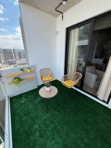 Terraza/balcón, Modern apartment in the heart of Zone 4 in Zona 4