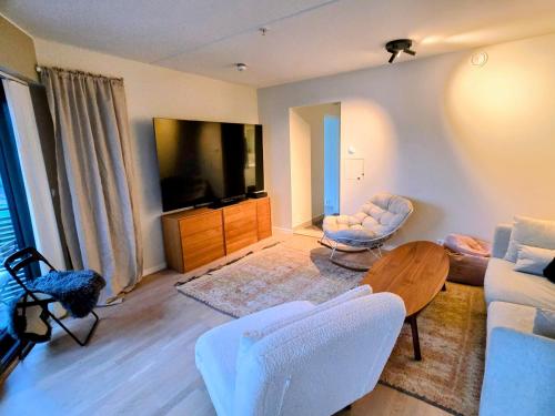 Quiet surroundings, little insight - spacious apartment – khách sạn tại Sagene