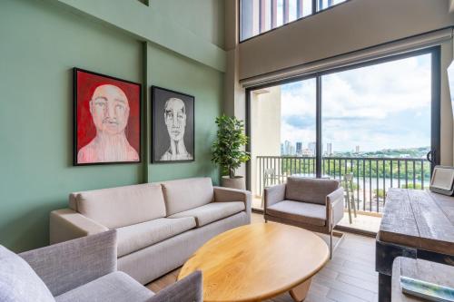 Stylish Duplex Loft - Panoramic Rooftop Pool