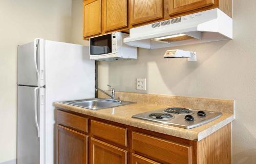 WoodSpring Suites Wichita Airport - image 25