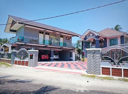 Airport Riverside Roomstay & Homestay in Pantai Cahaya Bulan (PCB)