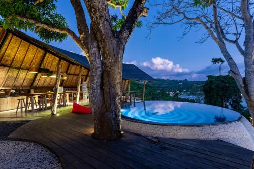 Buitenkant, Bong Lux Hostel in Nusa Lembongan