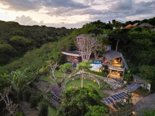 Buitenkant, Bong Lux Hostel in Nusa Lembongan