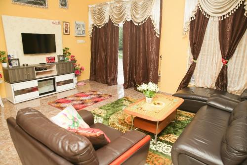 Airport Riverside Roomstay & Homestay in Pantai Cahaya Bulan (PCB)