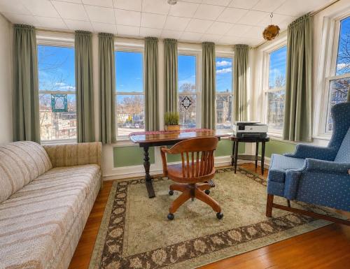 Rõdu/terrass, Victorian Condo in Jamaica Plain