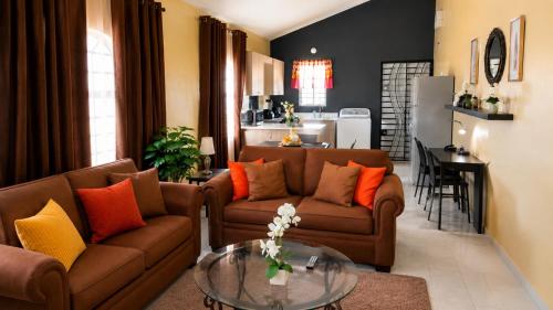 Comfortable and Spacious Home Away From Home – khách sạn tại Spanish Town