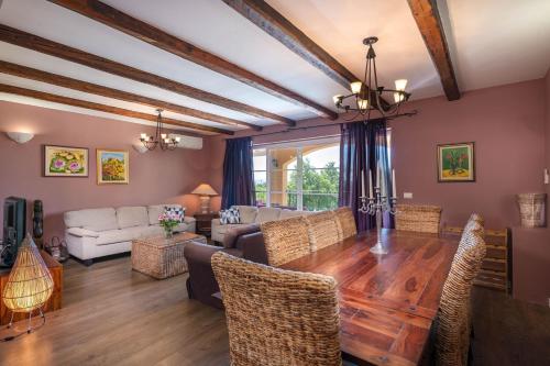 Luxury villa with a swimming pool Rakalj, Marcana - 26928 in Rakalj