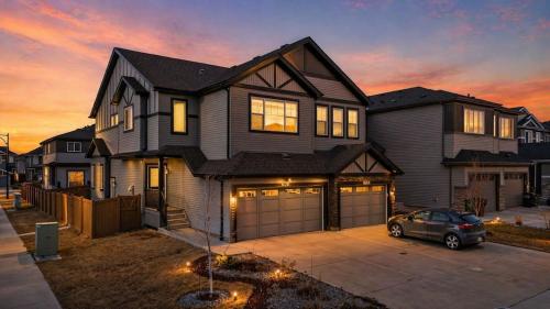 Spacious 3 bedrooms House Northeast Edmonton – khách sạn tại Phố McConachie
