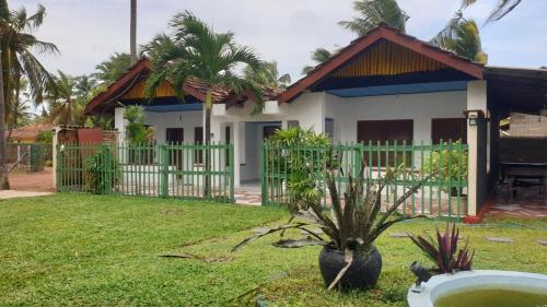 New Romantic Beach Hotel in Mahawewa