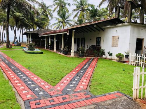 New Romantic Beach Hotel in Mahawewa