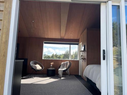 Cabin in the Hills, private with incredible views in Kaipara Flats