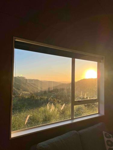 Cabin in the Hills, private with incredible views in Kaipara Flats