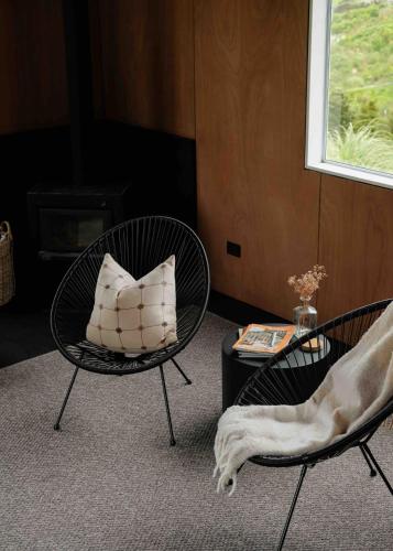 Cabin in the Hills, private with incredible views in Kaipara Flats
