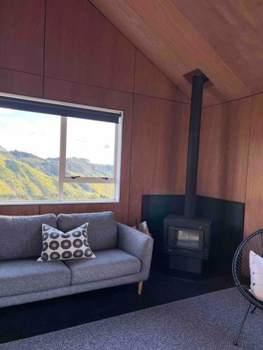 Cabin in the Hills, private with incredible views in Kaipara Flats