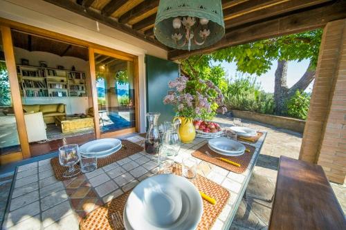Зовнішній вигляд готелю, Hidden Villa Among Olive Trees In Tuscany in Палая