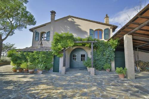 Зовнішній вигляд готелю, Hidden Villa Among Olive Trees In Tuscany in Палая