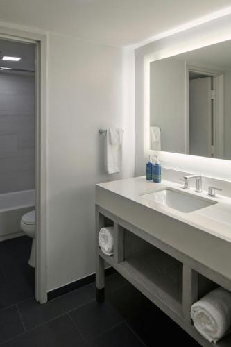 Four Points by Sheraton Richmond Airport - image 44