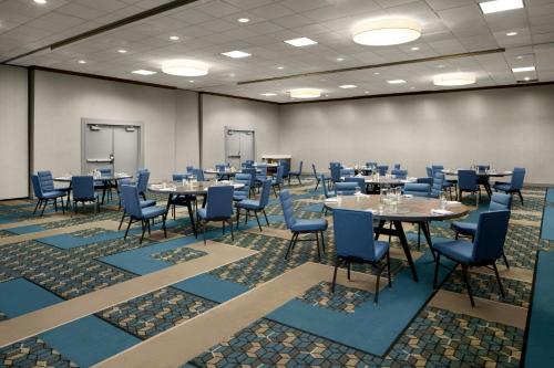 Four Points by Sheraton Richmond Airport - image 40