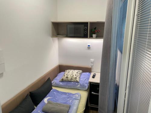 1 twin bed