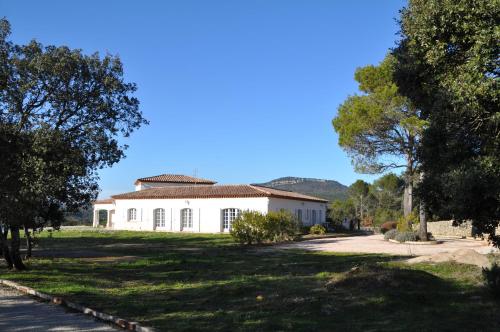 Villa 342 m2 classée 4 étoiles sur 1 ha - Provence