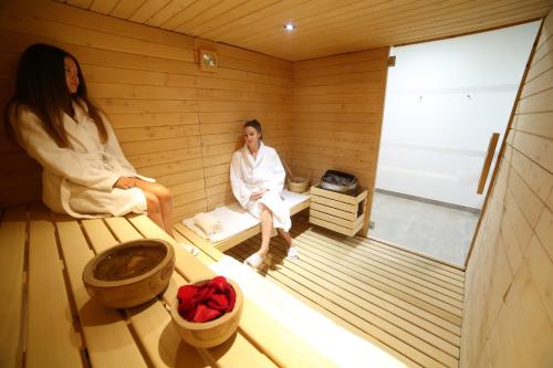 사우나, 호텔 플라자  시트 뒤 퓌튀로스코프 (Hotel Plaza - site du Futuroscope) in 푸아티에