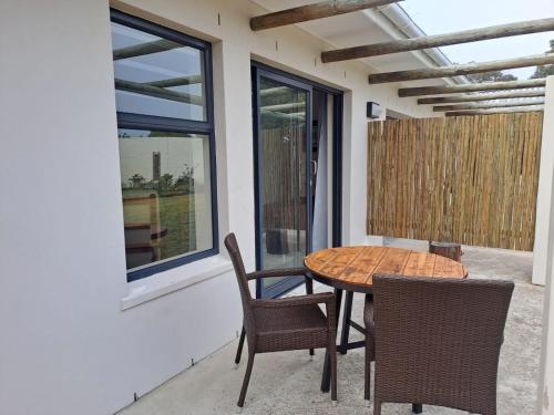 5 Ysterklip Close, Hermanus – khách sạn tại Voelklip