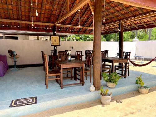 Restaurant, Summer wave kudawa and Kite surfing school in Kalpitiya