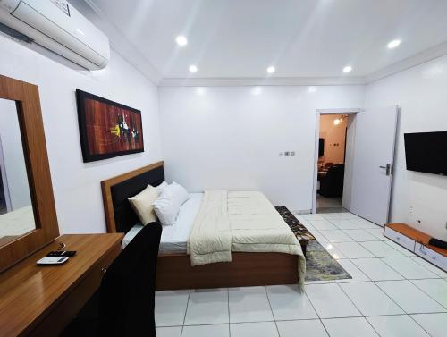 2 Bedroom Apartment Lekki - Highly Secured with 24hrs Power - image 5
