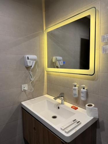 SKYLINE VIEW Signature Apartments Opposite Centaurus Mall Islamabad - image 12