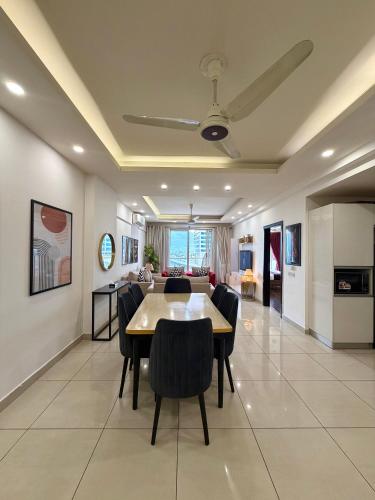 SKYLINE VIEW Signature Apartments Opposite Centaurus Mall Islamabad - image 3