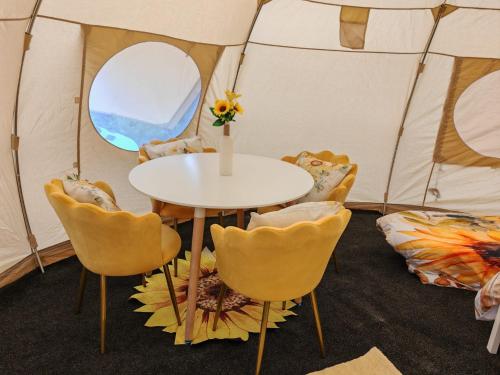 The Shire Glamping in Capel-le-Ferne