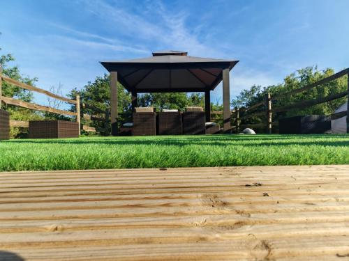 The Shire Glamping in Capel-le-Ferne