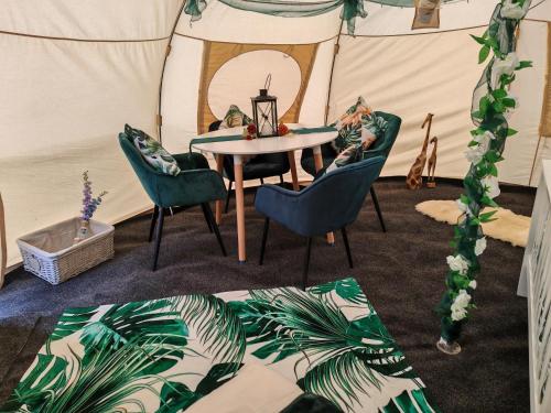 The Shire Glamping in Capel-le-Ferne