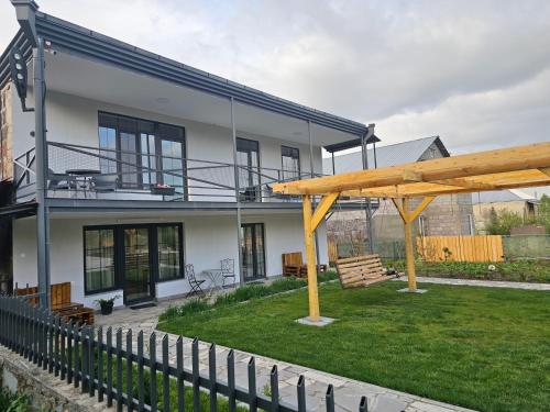 Amatuni Guest House in Stepʼanavan