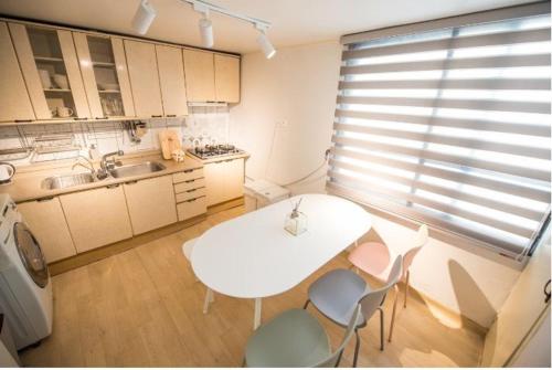 5,near hongdae, quiet area, 2nd floor, 1min sangsu stn