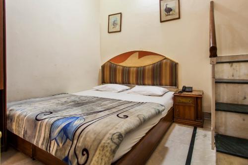Hotel Sunshine - Karol Bagh Budget Stay at New Delhi – Delhi, NY