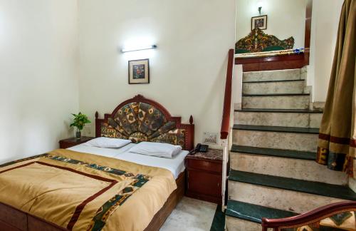 Hotel Sunshine - Karol Bagh Budget Stay at New Delhi – Delhi, NY