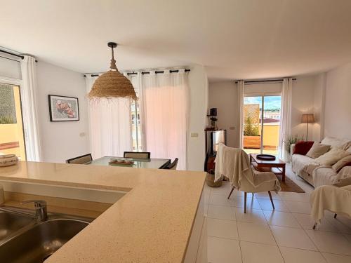 Cozy apartment with large beachfront terrace