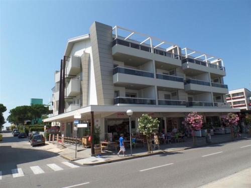 Modern flat with terrace 200m from the beach
