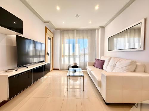 Mediterraneo Real Beach and Pool Cozy Apartment