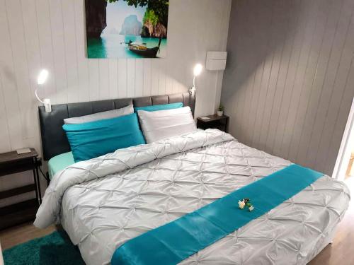 Exterior view of Garden Cottage, Sleep4 PrivateEntrance, Parking, Wifi, Friar Gate area