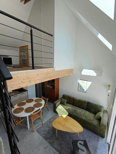 Appartement cosy avec terrasse ensoleillée 6 pers à 15mn de la mer – khách sạn tại Merlevenez