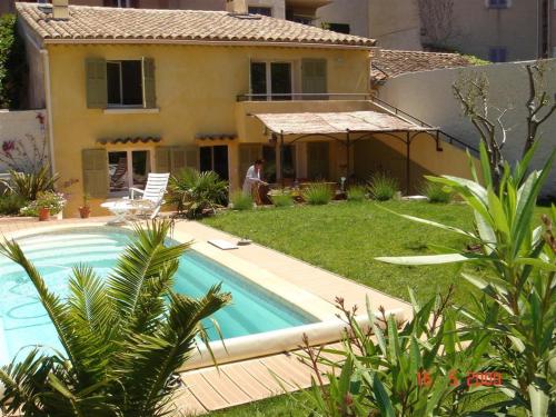 Province House at the heart of Sanary, with private garden & pool gîte à louer Sanary-sur-Mer