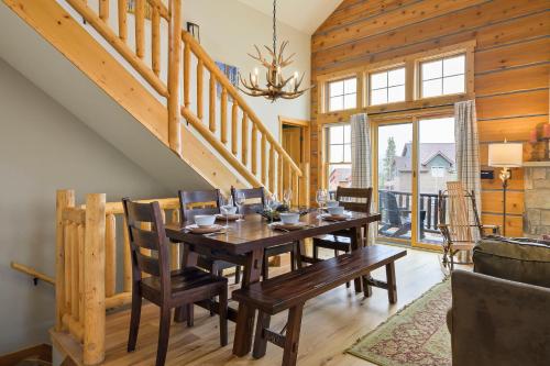 Luxury Cabin 120 - Hot Tub - Great Views - Best Price - 500 Dollars in Free Activities and Equipment Rentals Daily in Fraser, USA