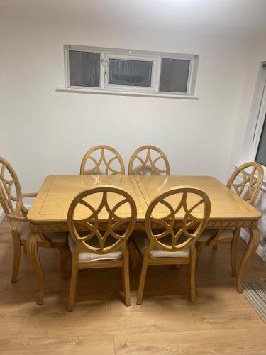 Faciliteter, Lush Stays l Spacious 3BDR l Sleeps 5 l Secure Parking l Fast Wi-Fi l LongTerm Rates Available in Tilbury