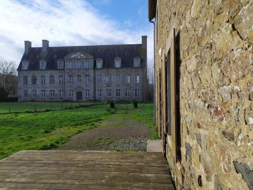 Balkons/terase, La maison du château de Vassy, près du Mont Saint Michel (La maison du chateau de Vassy, pres du Mont Saint Michel) in Brécey
