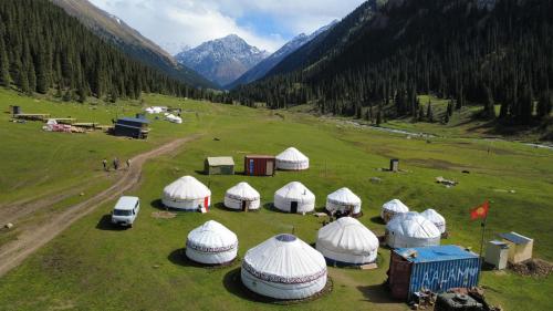 Aalam yurt camp Altyn-Arashan in Teploklyuchenka