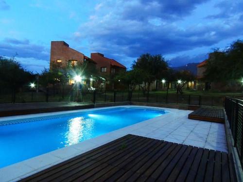 2 bedrooms, 6 beds