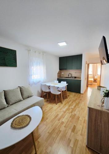 Apartmani Marija - Vila Marija - image 5